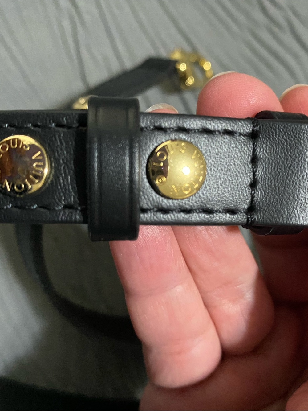 Louis Vuitton Black Leather Strap with Gold Hardware - Picture 4 of 5